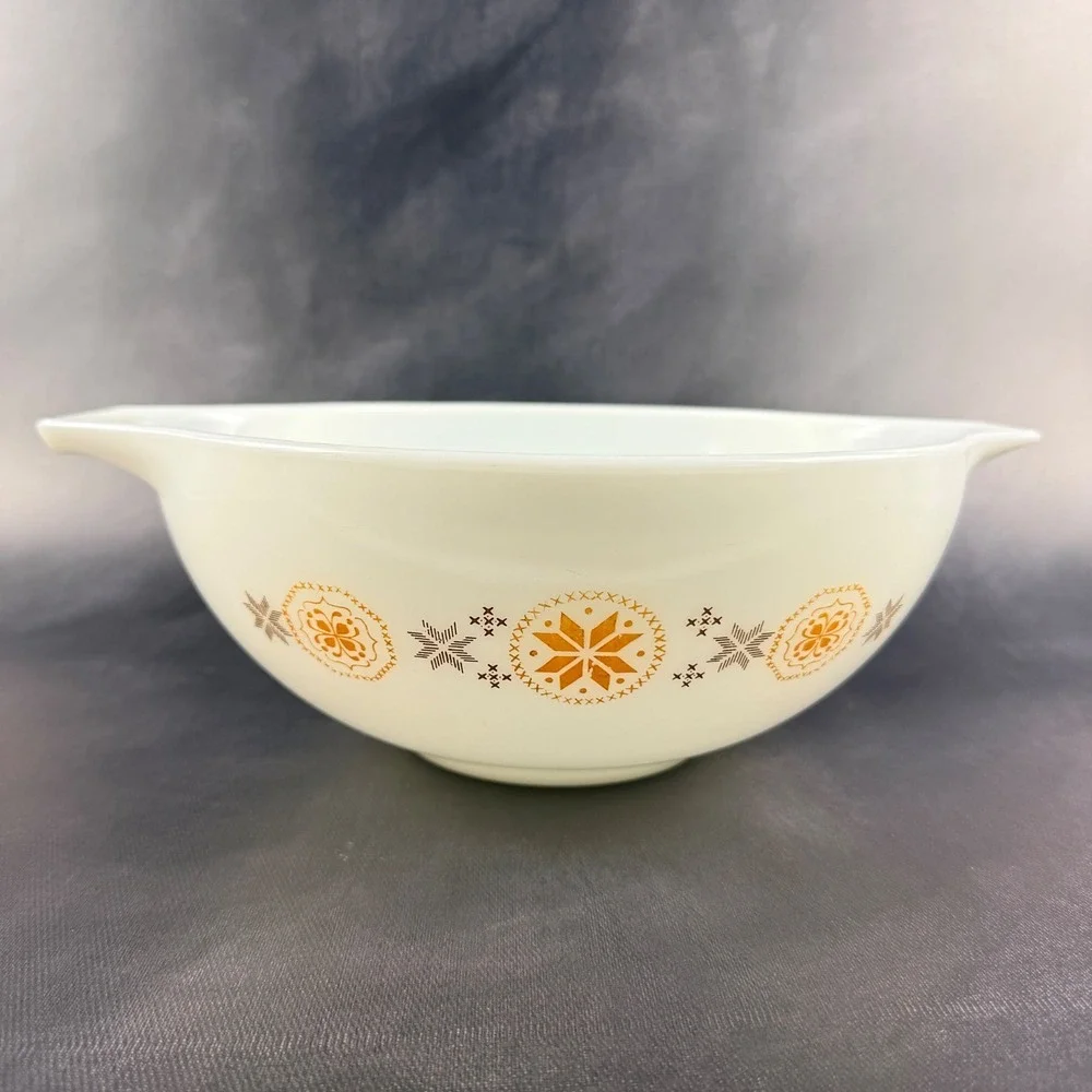Pyrex‎ Town & Country 444 Cinderella Mixing Bowl White Gold Brown 4 Qt